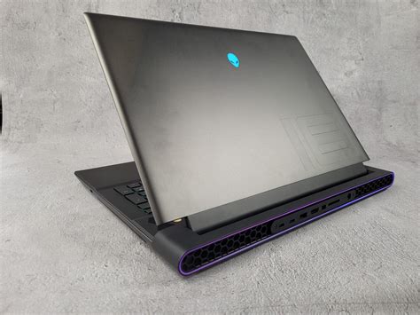 Dell Alienware m18 R2